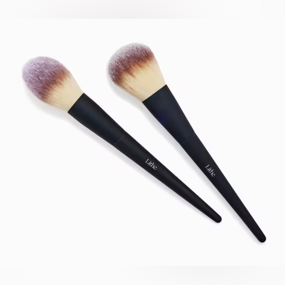 LITHE BEAUTY
Essential Face Brush Set